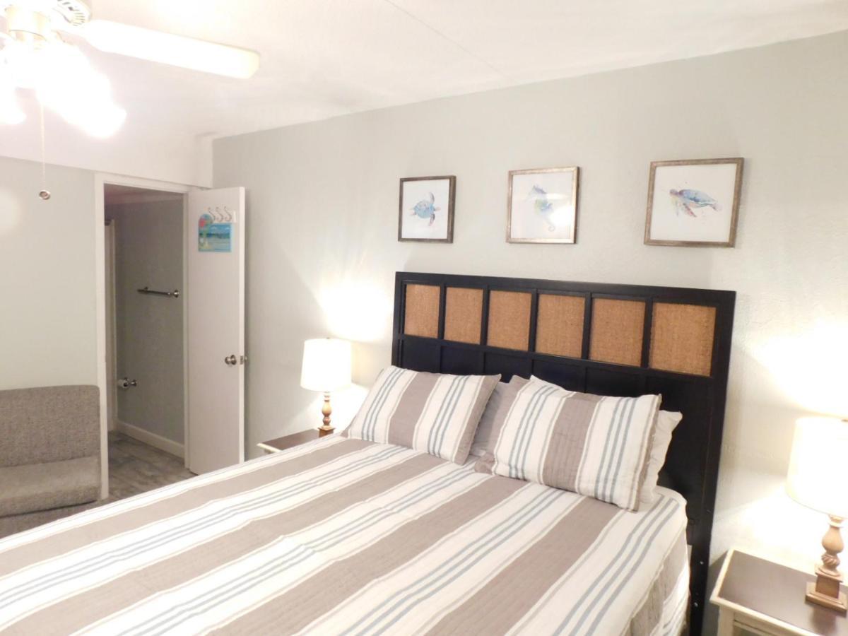 Budget Friendly Condo Perfect For A Romantic Getaway Within Walking Distance To The Beach! Gulf Shores Exterior foto