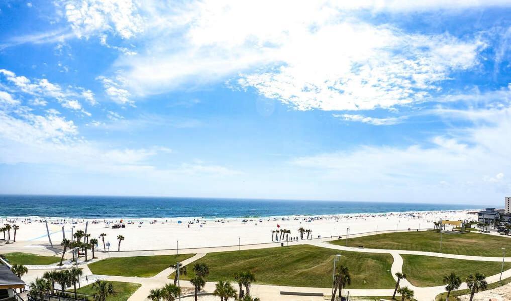 Budget Friendly Condo Perfect For A Romantic Getaway Within Walking Distance To The Beach! Gulf Shores Exterior foto